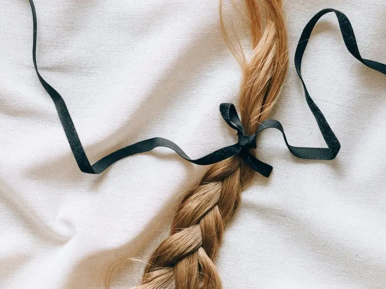 Golden blonde Remy human hair braid close-up — LUSSÉ Dubai