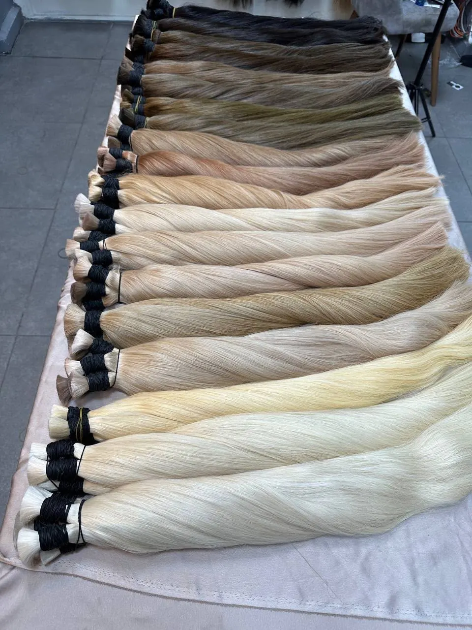 Pearly white & rooted highlights — blonde & balayage · 100% Remy human hair extensions in Dubai