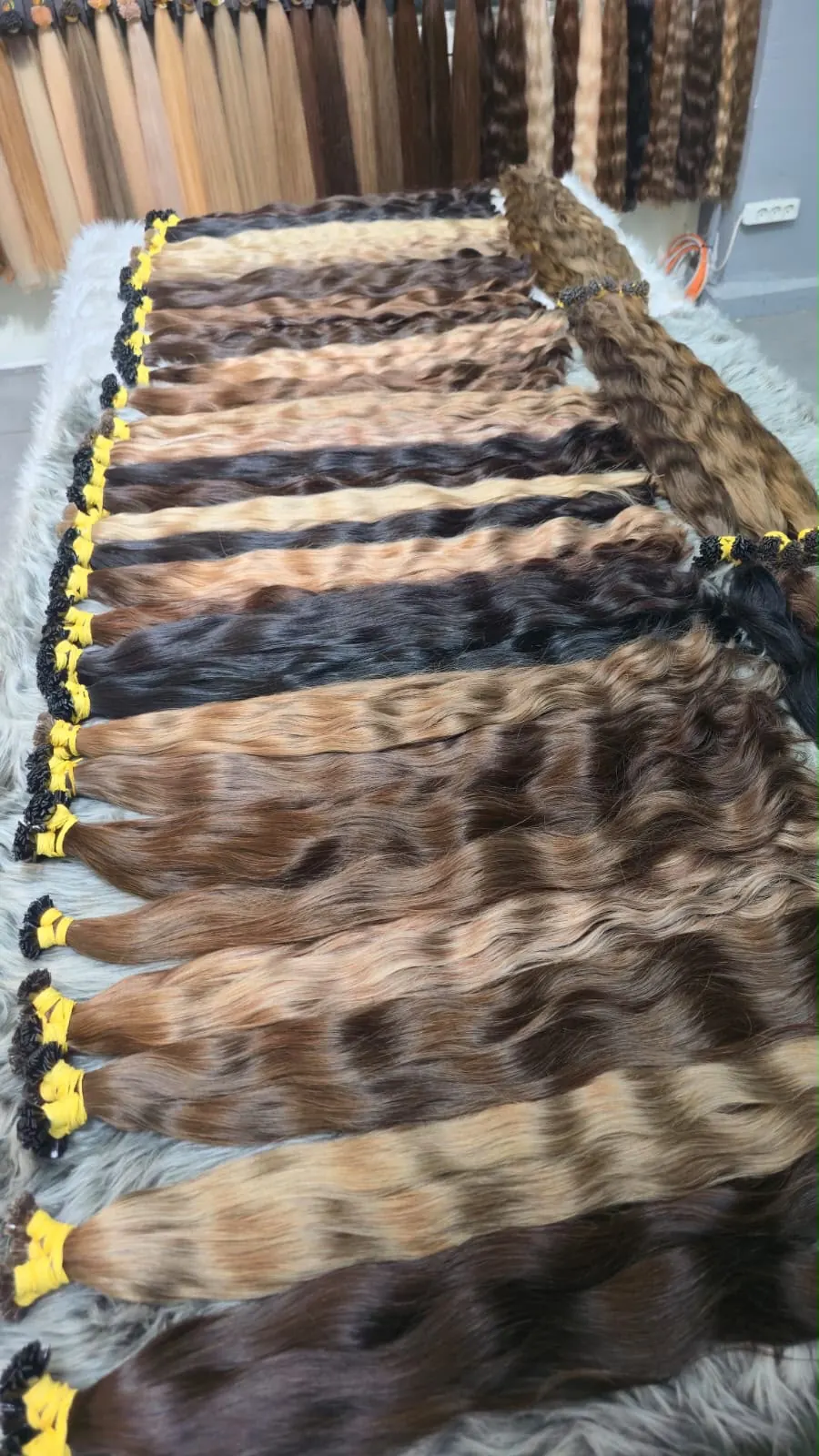 Natural black wavy top piece — black & wavy curly · 100% Remy hair topper piece in Dubai