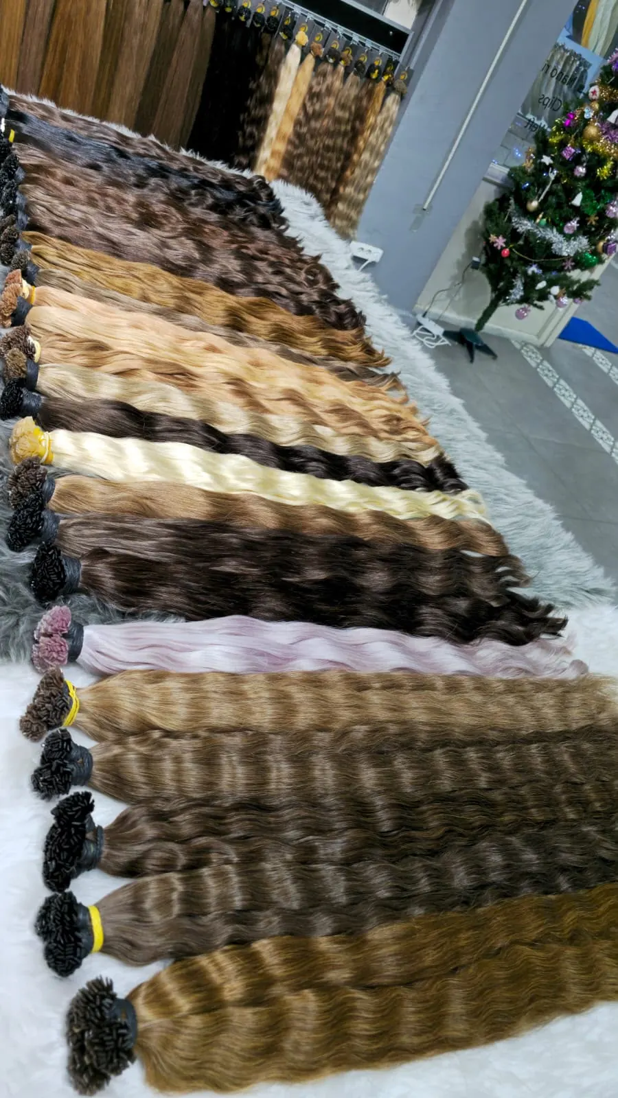 Bulk hair in natural waves — wavy curly · 100% Remy bulk hair extensions in Dubai